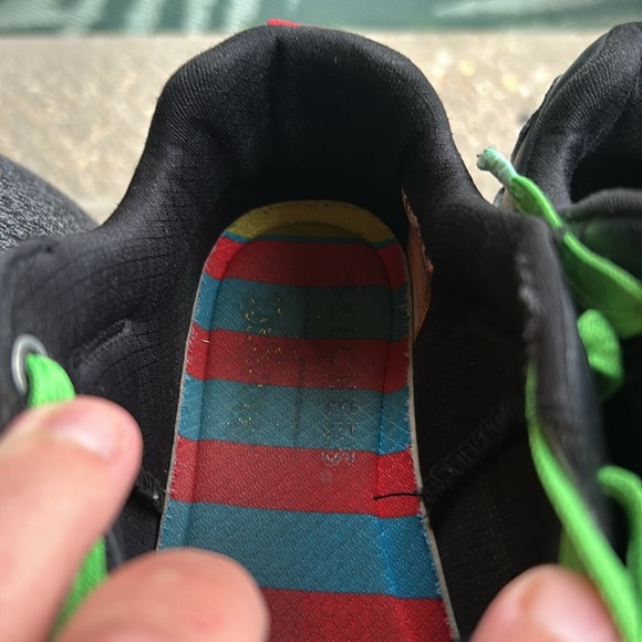 Dr. Seuss The Grinch Sketcher sneakers kids size 6 - Picture 12 of 13